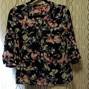 Rose & Thyme 3/4 sleeve V kneck blouse